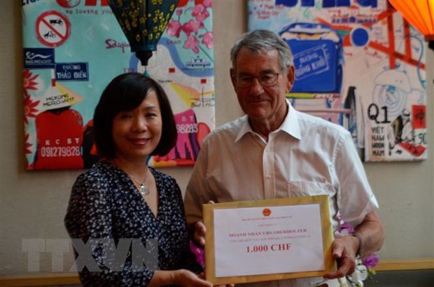 Vietnamese in Switzerland raise funds for Vietnam’s COVID-19 prevention and control fund